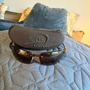 Maui Jim MJ Sport with original case.